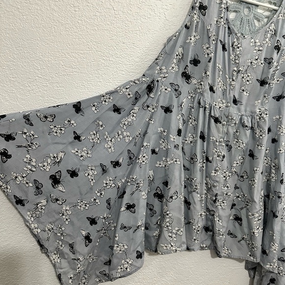 Devoted Luxury Apparel Womens Crochet Floral Tank With Kerchief Hem Birds Size M - Picture 2 of 6